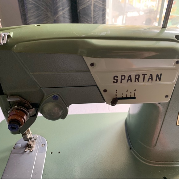 Vintage Spartan Singer Sewing Machine - Picture 2 of 10